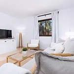Home2book Serene Stylish In Pool Apartamento